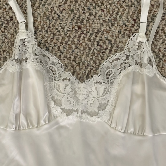 Vanity Fair White Nylon Dress Slip Y2K - Picture 2 of 9